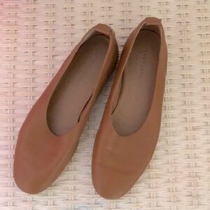 Everlane The Day Glove Flat in Toasted Almond leather round toe slip on.